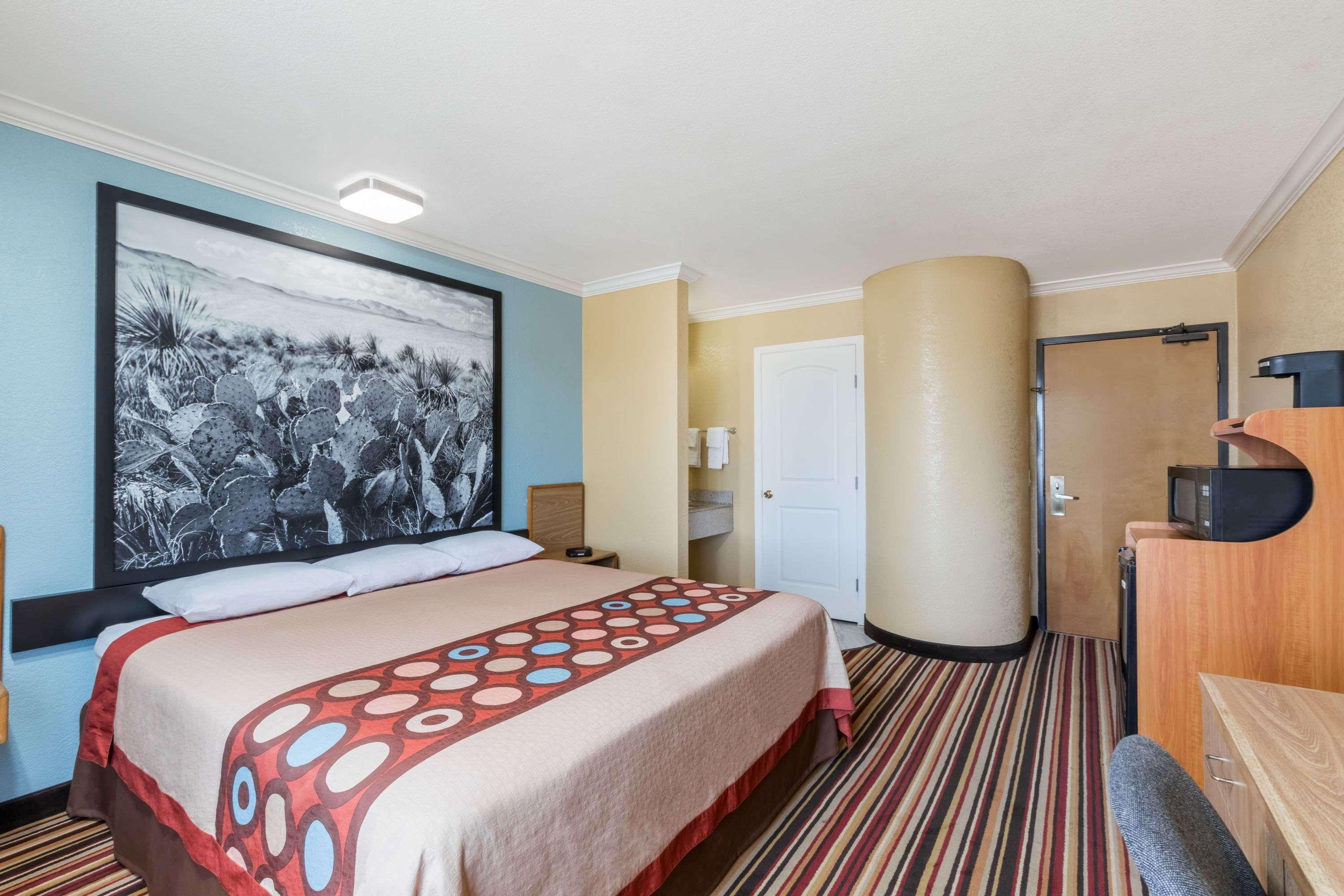 Motel Super 8 By Wyndham Midland Exterior foto